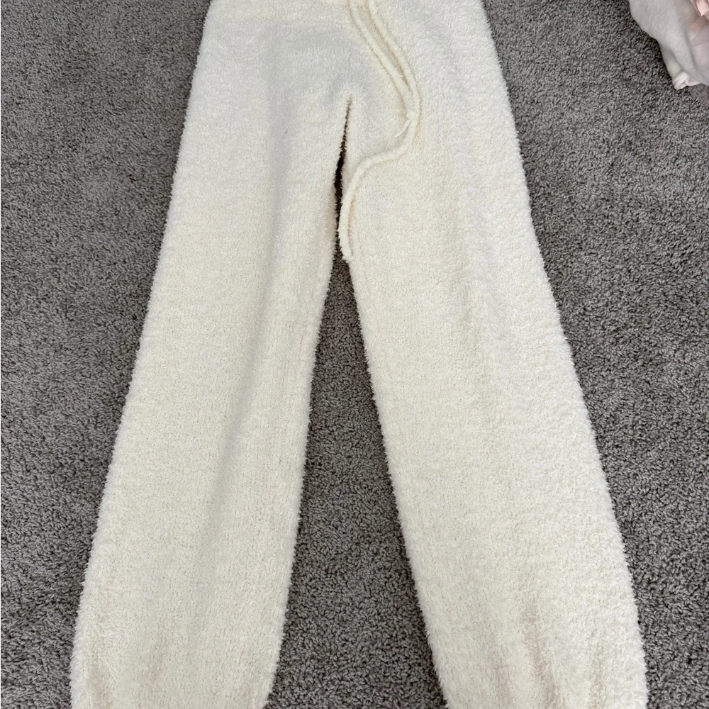 Skims Cozy Cream Fuzzy Knit Joggers - Picture 9 of 10